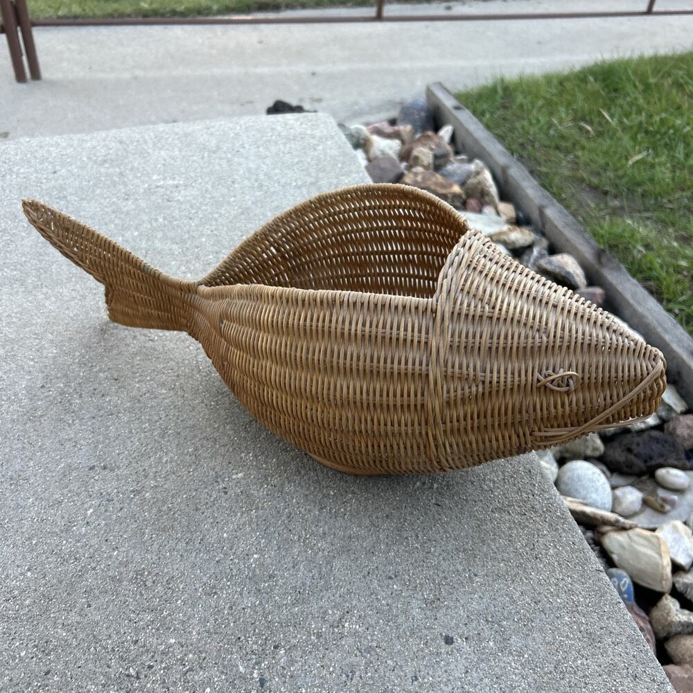 Vtg Rattan Wicker Fish 18” MCM Basket Nautical, Cabin, Lakelife Decor